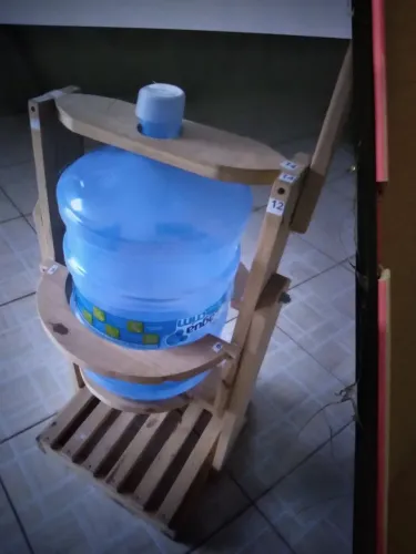 Vendo cabeceira com capa e suporte de garrafao
