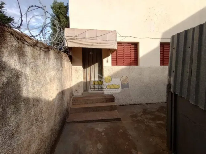 Apartamento com 3 dormitórios para alugar, 71 m² por R$ 918,48/mês - São Benedito - Uberab
