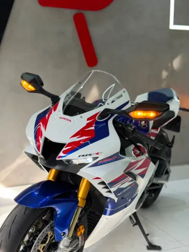 HONDA CBR1000RRR ANO 2024 KM 4.000 R$ 165.990,00