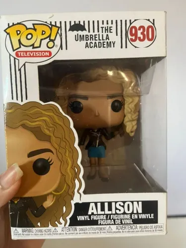 funko pop allison umbrella academy 930 com detalhe na caixa