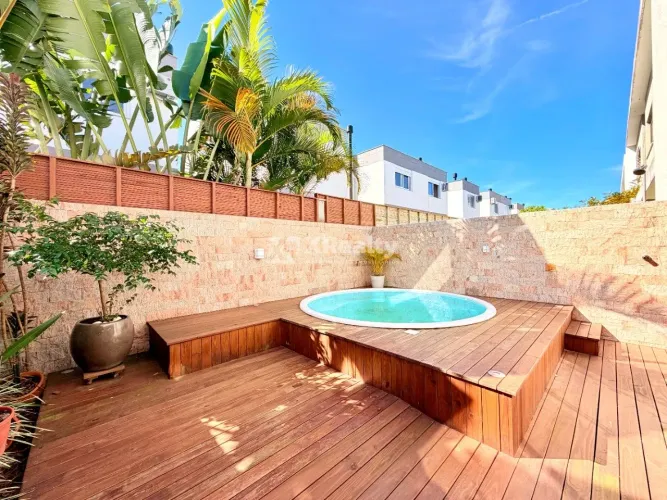 Casa com piscina à venda no Marinas do Campeche!!