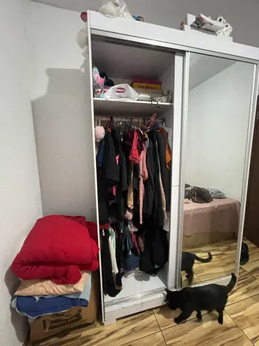 Guarda-roupa branco com espelho - Portas de correr - Bom estado