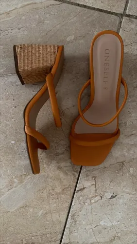 Sandalia de salto alto