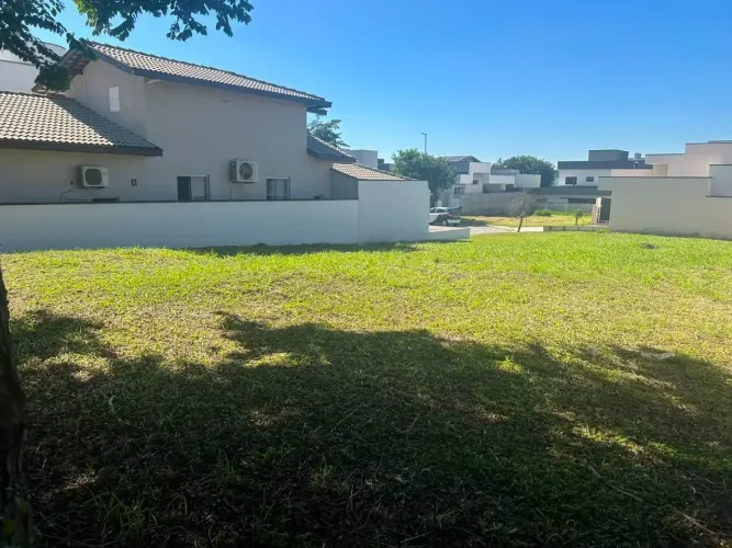 Excelente Terreno Plano de 520 m² em Condomínio de Alto Padrão em Taubaté