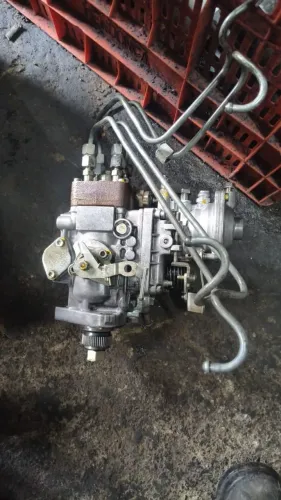 Bomba injetora mecânica com bicos Iveco 35s10 diesel