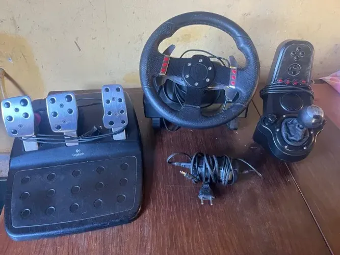 Volante Logitech G27 Completo (Volante, Pedais e Câmbio)