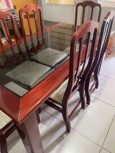 Mesa com 6 cadeiras
