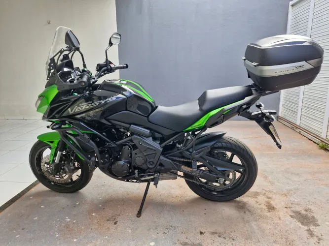 Kawasaki Versys 650 2021/2021, extremamente nova e com acessórios. 