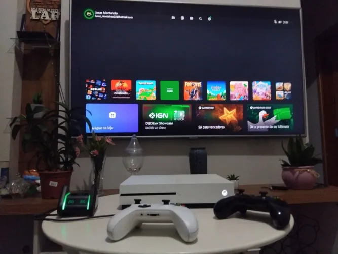 Xbox one S + 2 controles + 2 baterias