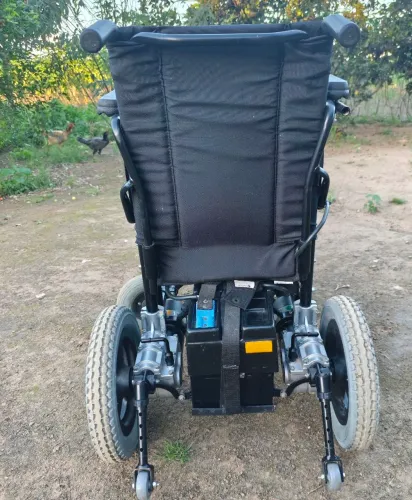 Cadeira de rodas motorizada nova