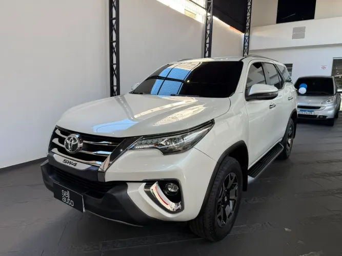 Toyota Hilux SW4 Diamond 2.8 TB 4X4 Die. Aut. 2019