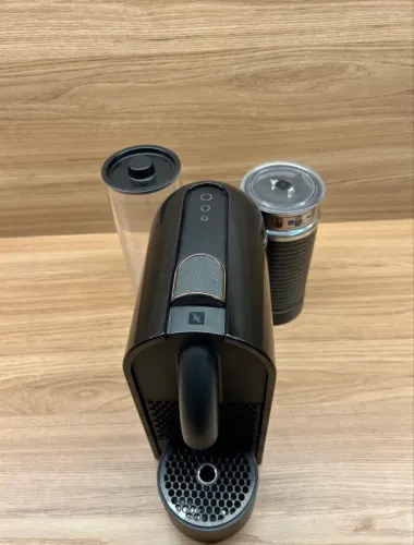 Nespresso UMilk Preta