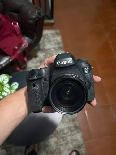 Câmera Canon + lente 24mm 2.8