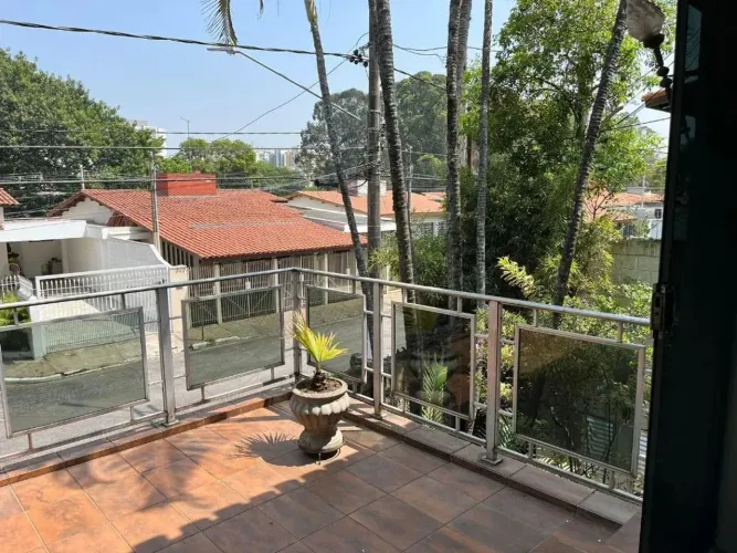 Casa à venda no Parque Continental, São Paulo: 4 dormitórios e ampla área externa!