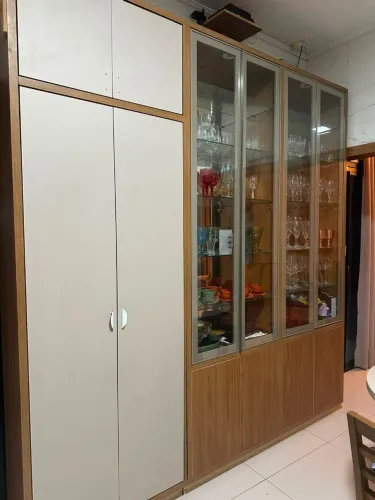 CRISTALEIRA COM ARMÁRIO