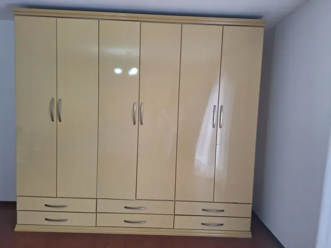 Venda: Guarda roupa com 6 portas e 6 gavetas 