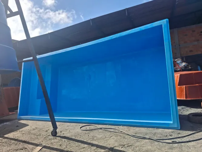 Piscina de Fibra 7 metros só o casco