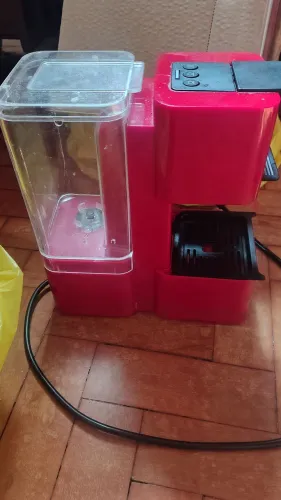 cafeteira TRES Corações Pop Plus S27 usada 