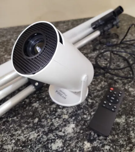 Projetor + tela de projeção + tripé