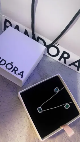 Vendo kit colar e brinco Pandora. Original.