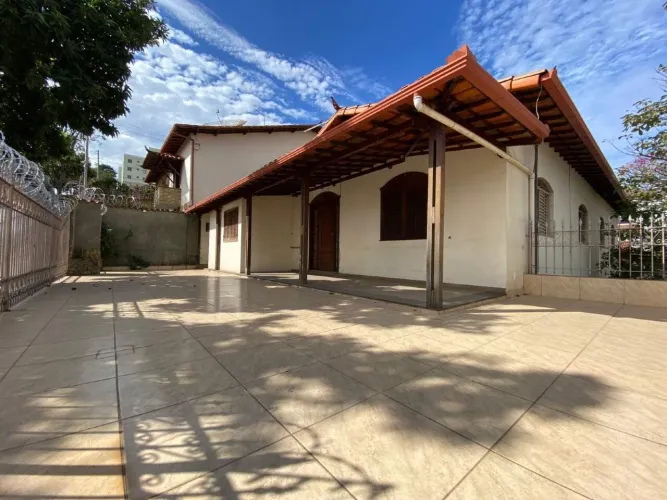Casa à venda - Diamante, 4 quartos - Belo Horizonte