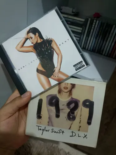 Demi Lovato + Taylor Swift cds