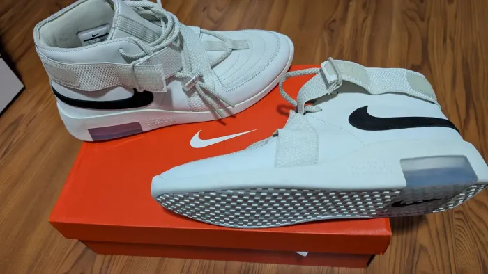 Tênis Nike FEAR OF GOD Raid Light Bone - NOVO