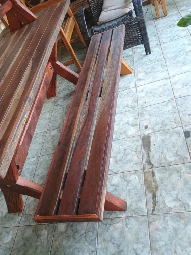 Mesa Ypê e peroba.1,92x78x81.com dois bancos.