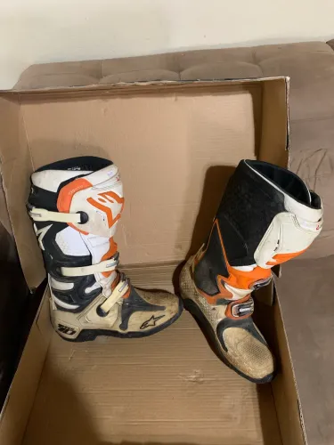 BOTA ALPINESTARS TECH 10(TAMANHO 9 EUA/41BR)/ NOVÍSSIMA