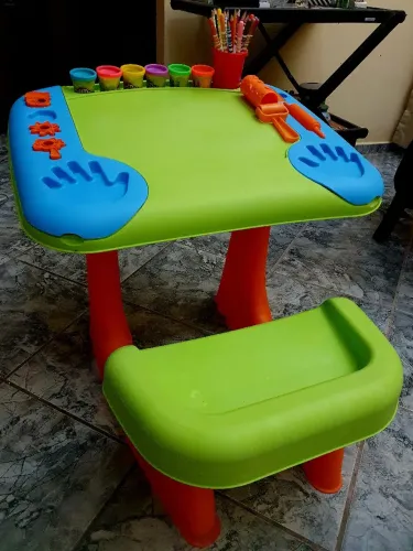 Mesinha e assento para Atividades Recreativas KETER - Pintar, desenhar, brincar de massinh