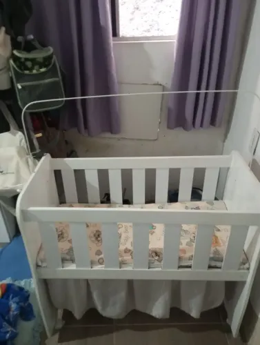 Berço e trocador de bebê 