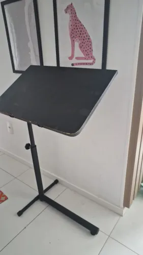 Mesa de estudos reclinável