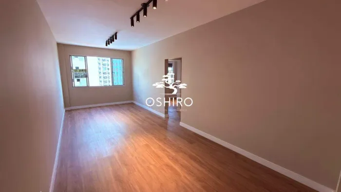 Apartamento à Venda com 2 Dormitórios, 2 Banheiro. Prédio com excelente localização, perto