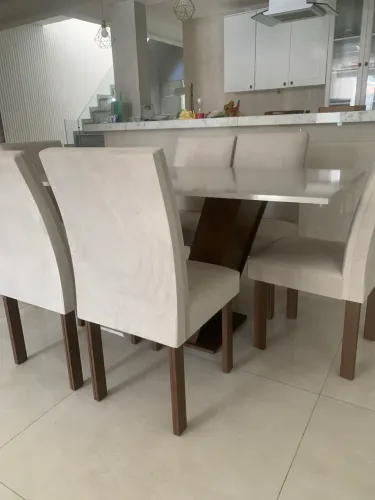 MESA DE JANTAR 6 LUGARES COM ESTOFADO 