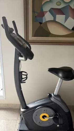 M- BICICLETA VERTICAL ELETROMAGNÉTICA. PARA TREINO EM CASA. PREÇO DE OPORTUNIDADE!