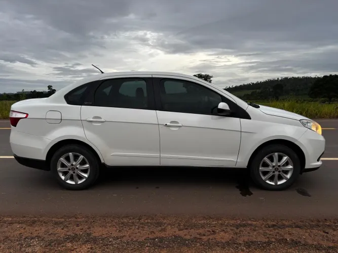 Fiat Grand Siena Attrac. 1.4 EVO F.flex 8V 2013