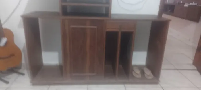 Vendo. Um raguer. Em madeira. Antigo. Barato. Só. 200. Reais. *