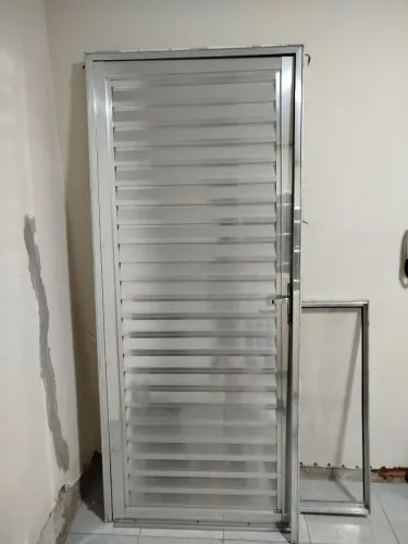 Porta de Alumínio 210x90 entrega a combinar