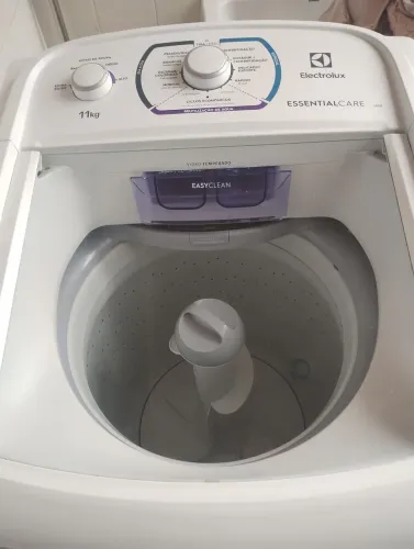 Vendo máquina de lavar roupa Eletrolux essencial care 11kg pouco foi usada..6 meses !!!