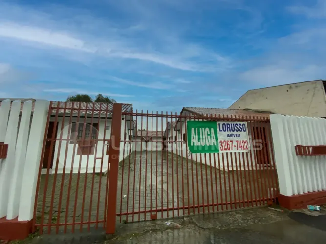 Casa para aluguel tem 50 metros quadrados com 2 quartos em Capão da Imbuia - Curitiba - PR
