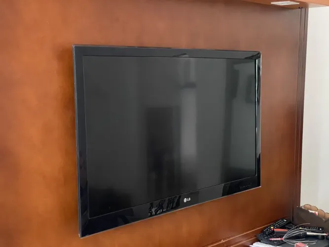 TV LG 42 Full HD 3D Funcionando Perfeitamente + Controle Paralelo