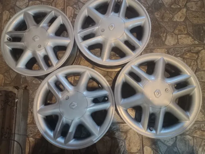 Rodas aro 15 original Renault service Sandero e outros