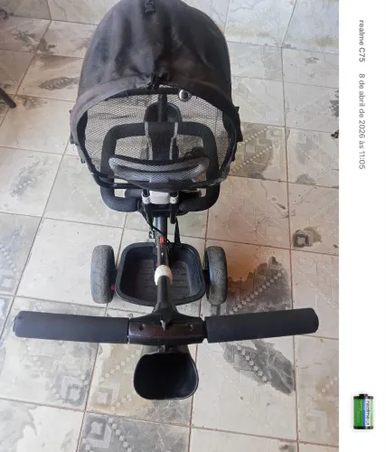 Carrinho de bebê triciclo