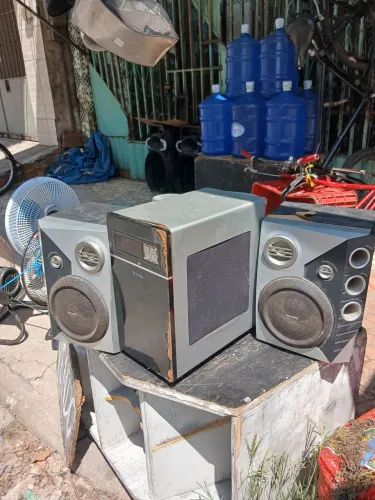 Sub ativo com am fm aux. Grave médio agudo R$100
