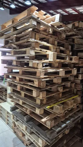 Pallets danificados quebrado ou faltando partes, entregamos.
