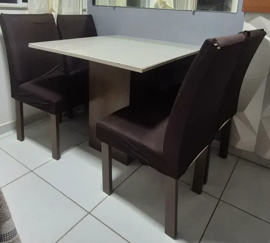 Venda de mesa usada
