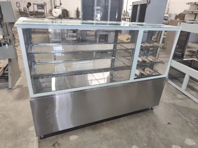 Vitrine refrigerada de balcão em inox, medidas 120×60×125cm 
