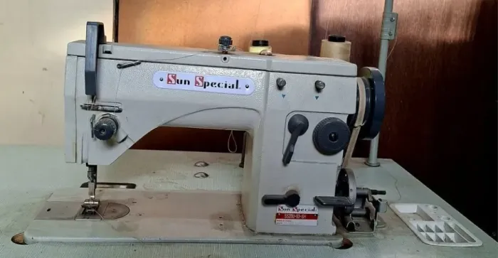 Máquina de costura reta e zig zag industrial Sun Special (Lubrificação automática)