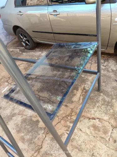 Cama solteiro alta com mesa
