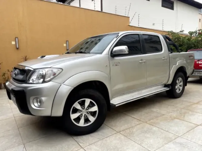 Toyota Hilux CD SRV D4-d 4X4 3.0 TDI Diesel AUT 2010
